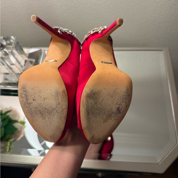 Elegant Red Satin Heels with Crystal Embellishments - Picture 3 of 8
